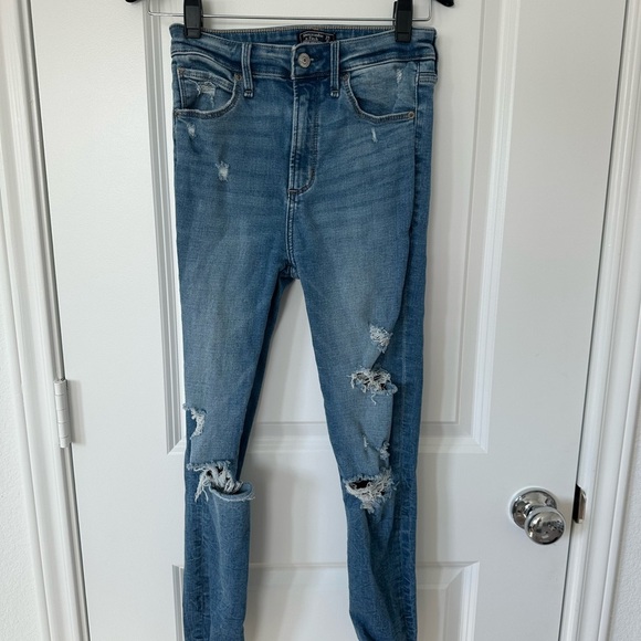Abercrombie & Fitch Light Blue Simonë High Rise Ankle Distressed Skinny Jeans - Picture 1 of 3